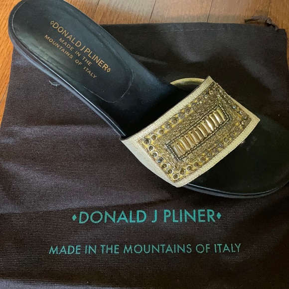 Donald Pliner slides - Picture 1 of 4